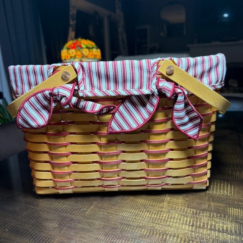 Longaberger 1998 Sweetheart Red Cherished Memories Basket &Cloth Liner Protector - Picture 13 of 13